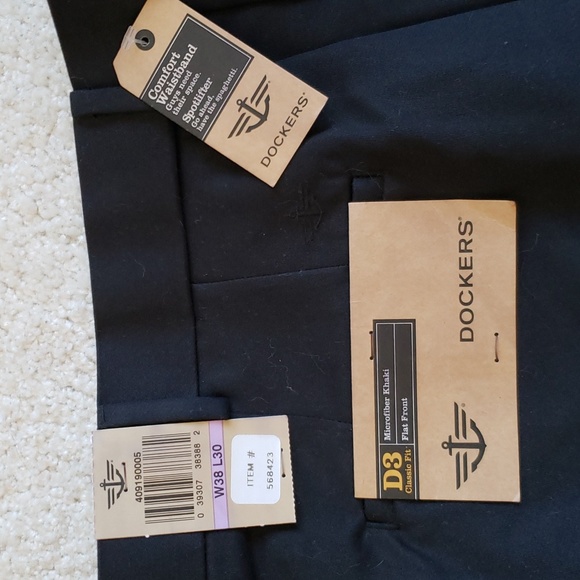 NWT Men's Dockers D3 Pant 38 x 30  Microfiber Khaki Classic Fit Flat Front black - Picture 2 of 4